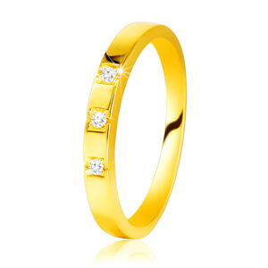 Diamantový prsteň zo žltého 585 zlata - lesklé ramená, tri ligotavé brilianty  - Veľkosť: 51 mm