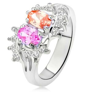 Lesklý prsteň striebornej farby, dva farebné kamienky, malé číre zirkóny - Veľkosť: 49 mm