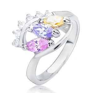 Lesklý prsteň striebornej farby - elipsa s farebnými zirkónmi - Veľkosť: 54 mm