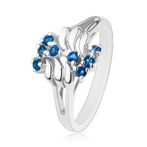 Lesklý prsteň, strieborný odtieň, vlnky, okrúhle ligotavé zirkóny, cik-cak vzor - Veľkosť: 60 mm, Farba: Modrá