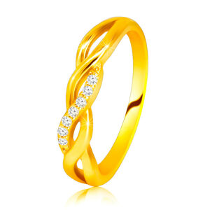 Lesklý prsteň zo 14K žltého zlata - prepletené vlnky, briliantová línia - Veľkosť: 56 mm