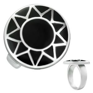 Oceľový prsteň s obrysom slnka striebornej farby v čiernom kruhu - Veľkosť: 60 mm