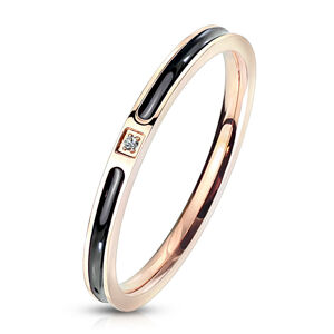 Oceľový prsteň v medenej farbe - úzky pás s čiernou glazúrou, číry zirkón s lemom, 2 mm - Veľkosť: 52 mm