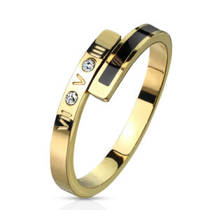 Oceľový prsteň v zlatej farbe - čierny pásik, dva číre zirkóniky, rímske číslice, 2 mm  - Veľkosť: 60 mm