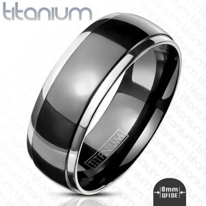 Širší prsteň z titánu - hladká obrúčka s vystupujúcim čiernym stredom a okrajmi v striebornej farbe, 8 mm - Veľkosť: 62 mm