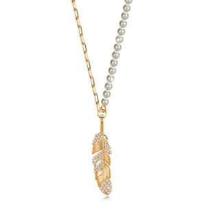 Strieborný 925 náhrdelník - medená farba, biele sladkovodné perly, pierko so zirkónmi