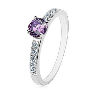Strieborný prsteň 925, okrúhly zirkón fialovej farby, číre zirkóny na ramenách - Veľkosť: 60 mm
