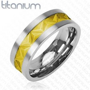 Titánová obrúčka - vzor trojuholníkov zlatej farby  - Veľkosť: 54 mm