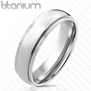 Titánový prsteň v striebornom odtieni - zrkadlovolesklý pás uprostred, 6 mm - Veľkosť: 59 mm