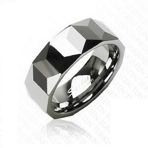Volfrámový prsteň striebornej farby, geometricky brúsený povrch, 8 mm - Veľkosť: 68 mm