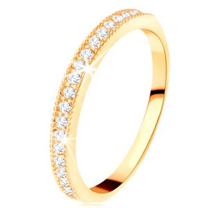 Zlatý prsteň 585 - číry zirkónový pás s vyvýšeným vrúbkovaným lemom - Veľkosť: 60 mm